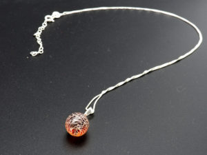 pendentif + chaîne ambre filigrane blanc