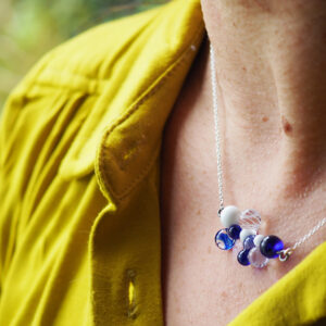 Collier "Pixels" bleu Verre filé et argent