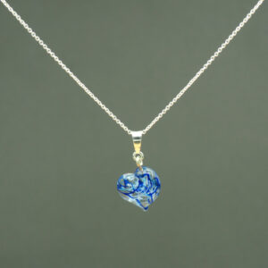 collier cœur en verre transparent filigrane bleu